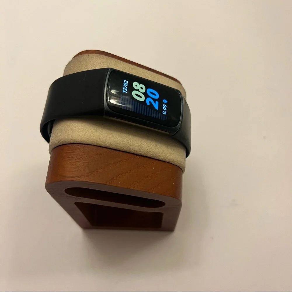 Fitbit‎ charge 5 (full set, MSRP 158$)
